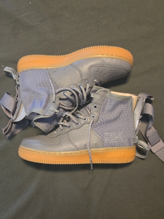 Nike Shoes - Nike AF1 Mid